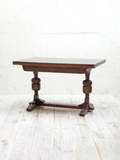 オークドローリーフテーブル