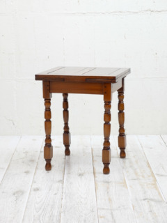 オークスモールドローリーフテーブル