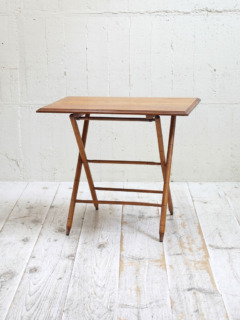 フレンチフォールディングテーブル