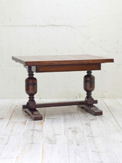 オークドローリーフテーブル