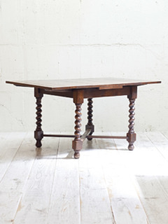 オークドローリーフテーブル