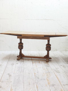 オークドローリーフテーブル