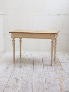 アンティーク調のデスク(ブルー/ナチュラル/ホワイト/カフェ/)テーブル。「セージ」幅91cm パイン材のカントリー家具 : 無垢材の家具通販  箱屋の八代目 - 通販 - Yahoo!ショッピング