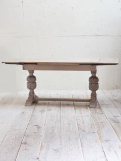 オークドローリーフテーブル