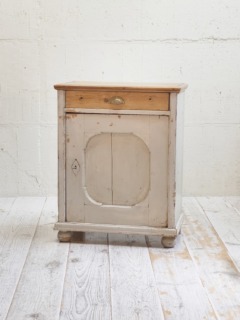 パインペイントカップボード