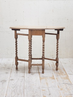 オークゲートレッグテーブル