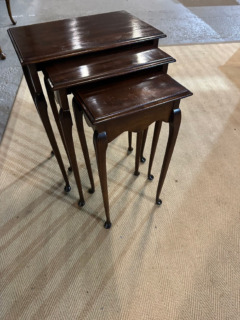 マホガニーネストテーブル