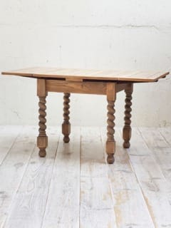 オークドローリーフテーブル