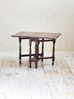 オークゲートレッグテーブル