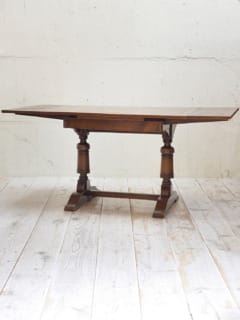 オークドローリーフテーブル