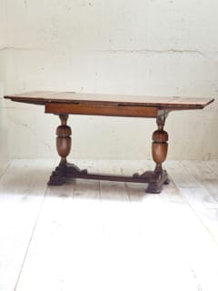 オークドローリーフテーブル