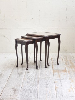 ネストテーブル