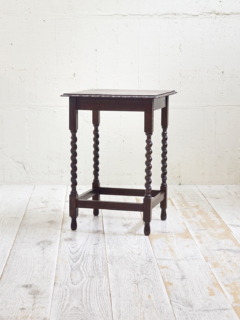 オークオケージョナルテーブル