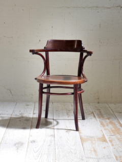 ベントウッドアームチェア