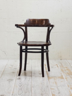 ベントウッドアームチェア