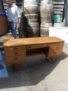 シュライバーデスク