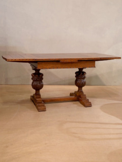 オークドローリーフテーブル