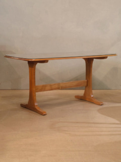 アーコールテーブル