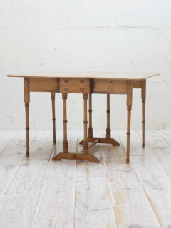 パインゲートレッグテーブル