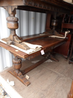 オークドローリーフテーブル