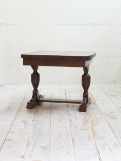 オークドローリーフテーブル