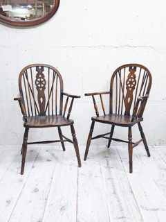 ホイールバックアームチェア