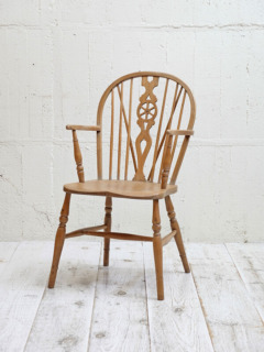 ホイールバックアームチェア