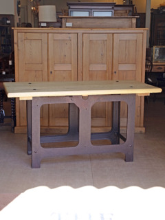 インダストリアルテーブル