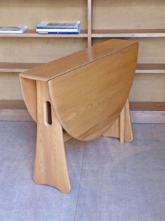 アーコールテーブル