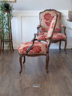 フレンチアームチェア